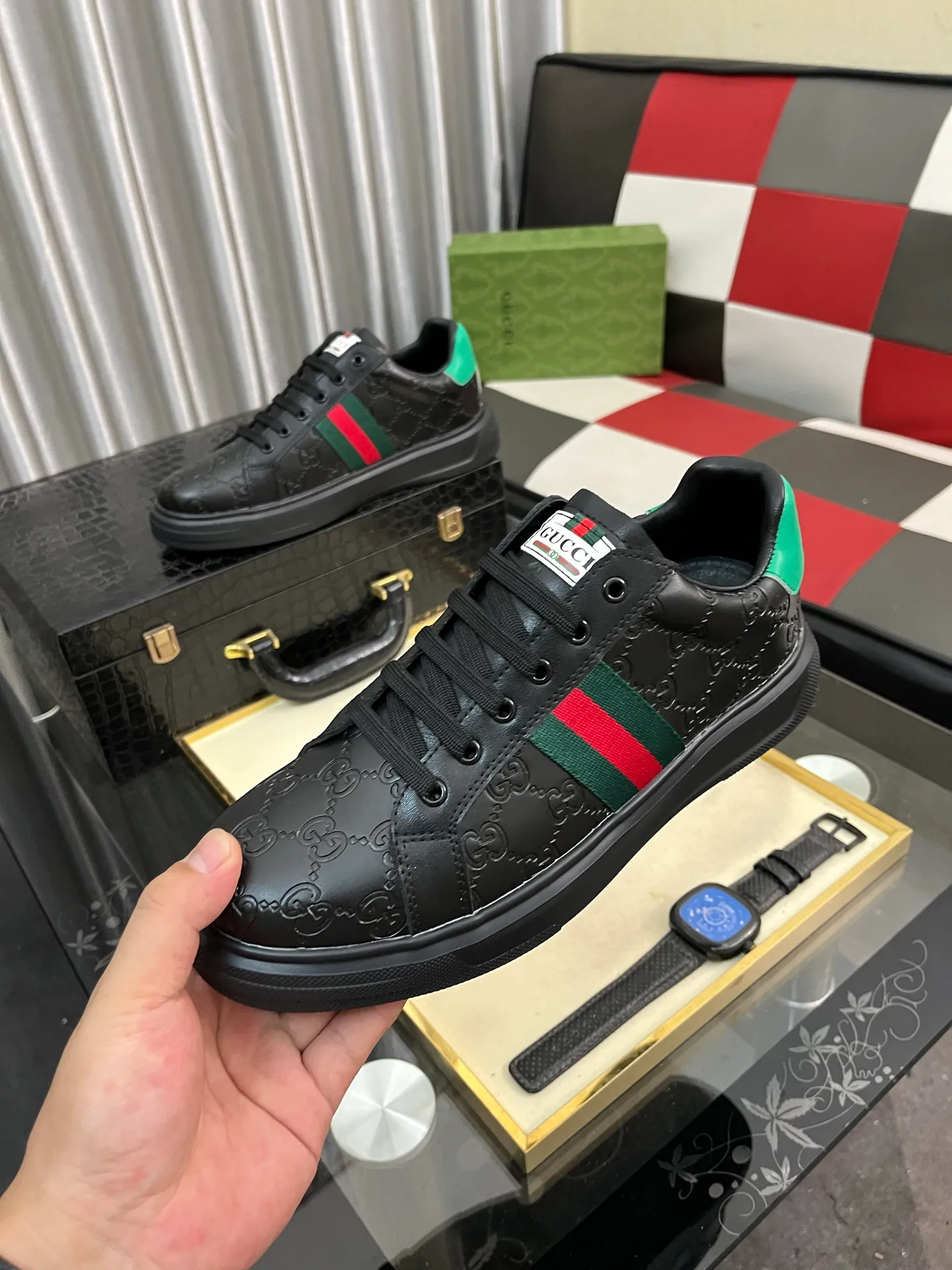 Men's shoes 💰420⌚️⌚️ [Gucci·Gucci] Original quality. ~ Unique modern style sneakers. 🏃A must-have casual shoe for trendy men😍😍 Original brand imported from Italy, imported original leather, sheep lining (refuses to discolor and grind feet) Sole: Original sole provided by the original factory, French lazy style design ⚠️Fit to the feet, original quality, super comfortable original sole. Code number: 38-442️⃣Colors available